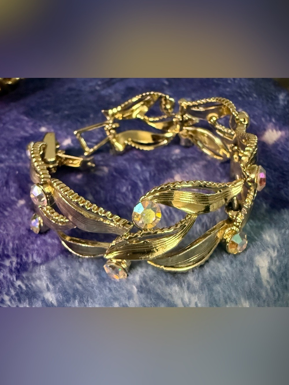 Vintage STAR Gold Tone Aurora Borealis Crystal Rhinestone Leaf Bracelet
